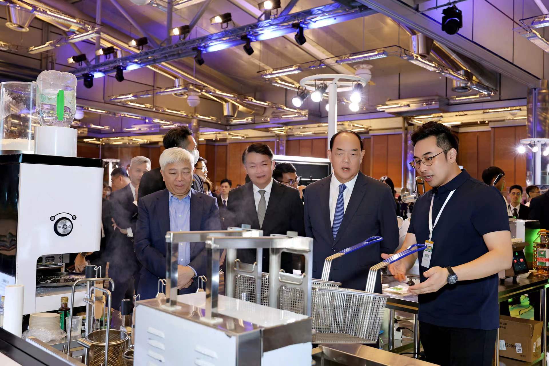 快三导师带计划赚钱受邀参加澳门餐饮业智能升级方案展示会，备受特区领导关注